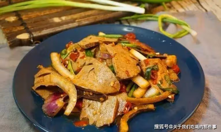 豬肝別再只用水洗了,等於白洗,廚師長教你小技巧,無腥味又鮮嫩