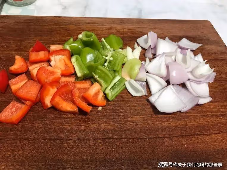 豬肝別再只用水洗了，等於白洗，廚師長教你小技巧，無腥味又鮮嫩