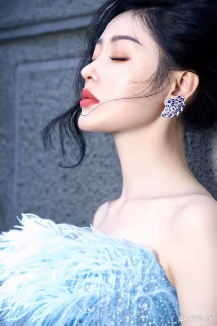 張天愛無論顏值、身材，都是S+級，但影視資源咋就搞不定呢？