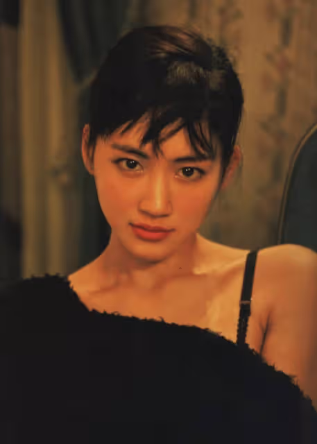 日本女星綾瀨遙寫真太驚艷！既像鄰家美女又性感火辣