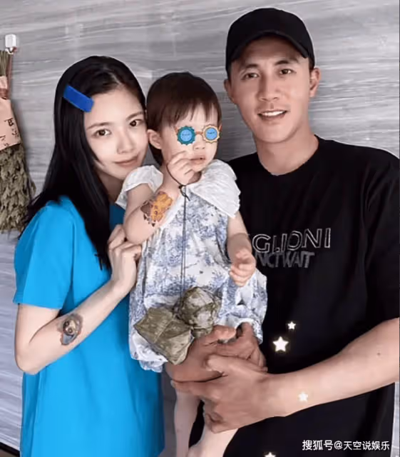 杜淳老婆餐廳吃飯被燙傷,現場一片狼藉,王燦手臂通紅:去急診了