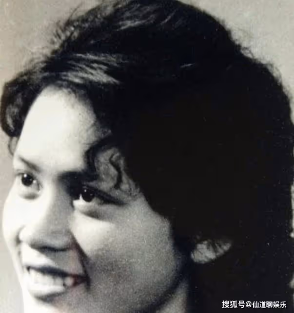 劉嘉玲陪家人去日本賞花,78歲劉媽媽素顏出鏡,二人同框美麗優雅