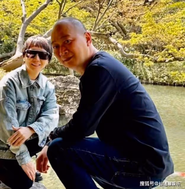 劉嘉玲陪家人去日本賞花,78歲劉媽媽素顏出鏡,二人同框美麗優雅
