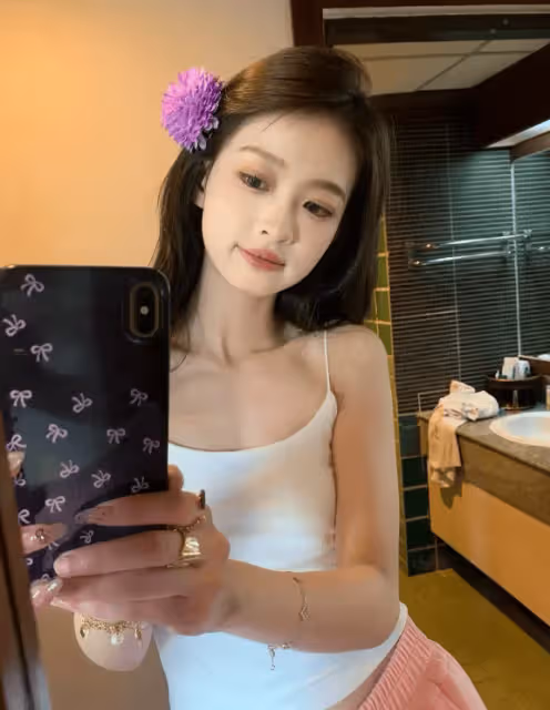 王思聰澳門被偶遇,身邊有4個美女跟隨,網友直言一個比一個好看