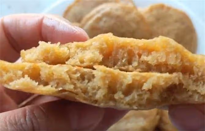 玉米面這樣做太好吃了,不燙麵,手不沾面,鬆軟可口,涼了也不硬