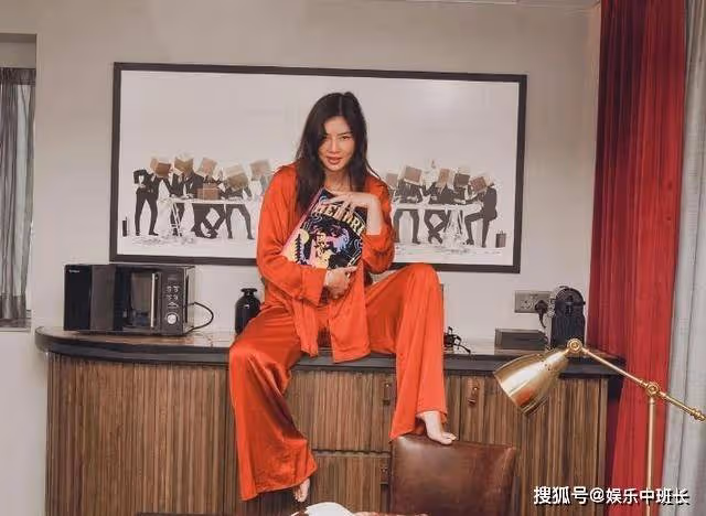 43歲樂基兒玩拍攝又美又颯,網友:女人的魅力就是真實不做作