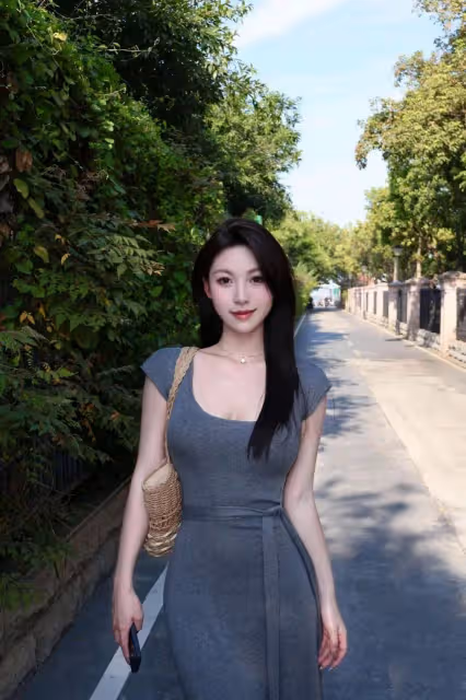 灰色連衣裙,展現出低調的高級感