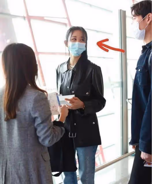 戀情實錘?海陸張峻寧再次高調同框,男方紳士推行李,海陸超悠閒