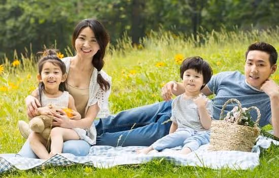 她45歲，月入20000，婆婆要住到她家養老，她對老公說那就離婚吧