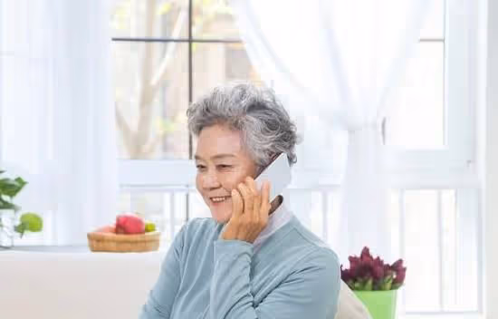 她45歲，月入20000，婆婆要住到她家養老，她對老公說那就離婚吧