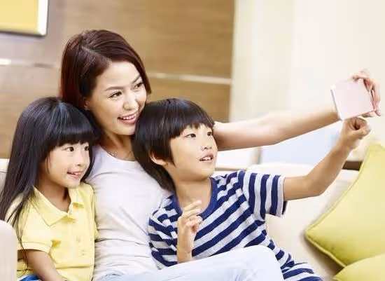 她45歲，月入20000，婆婆要住到她家養老，她對老公說那就離婚吧