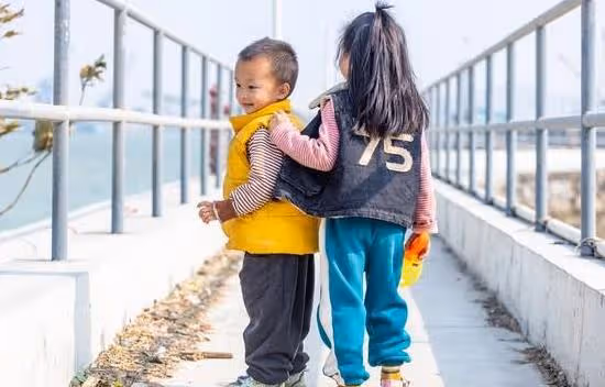 她45歲，月入20000，婆婆要住到她家養老，她對老公說那就離婚吧