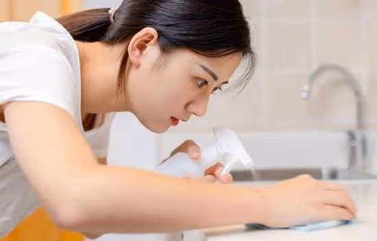 她45歲，月入20000，婆婆要住到她家養老，她對老公說那就離婚吧