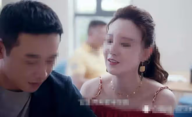 丈夫出軌女服務員，拋棄妻子，落魄歸家時才發現家早已回不去了