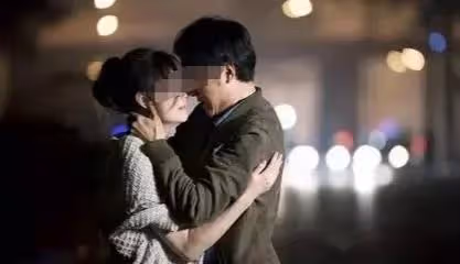 我爸出軌，我媽嫁小鮮肉，受傷的我活成了他們最不想看到的樣子