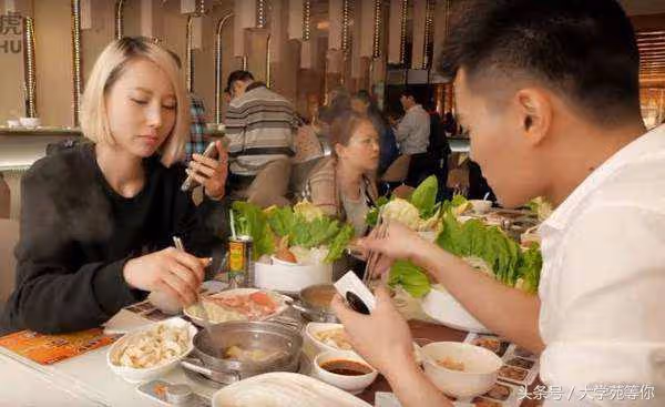 離婚後我「和前夫吃散夥飯」吃完他去買單！我無意看到「包裡的紙」當下決定復婚