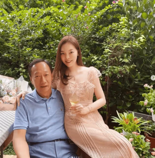 曝郭台銘豪宅頂樓泳池因地震變瀑布,嬌妻曾馨瑩透露真相:好可怕