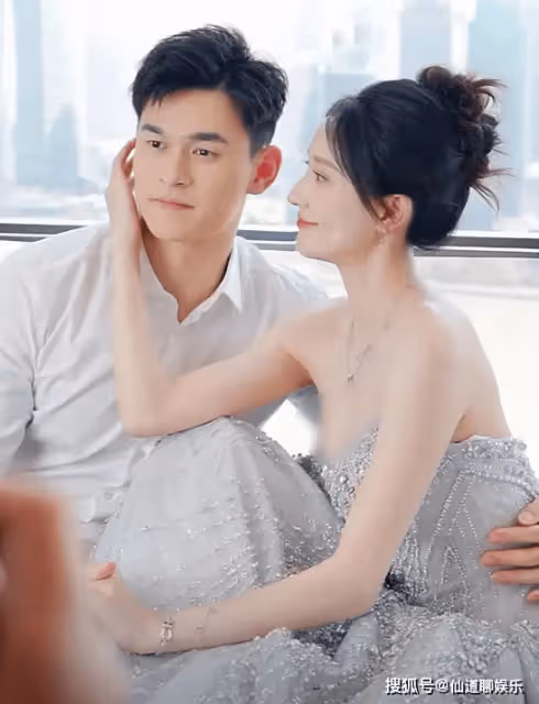 孫楊夫婦高調同框,張豆豆穿高定禮服氣質不輸明星,女方眼神好甜