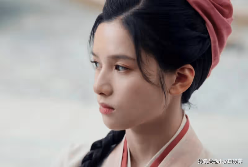 《惜花芷》開播!張婧儀絕美動人,胡一天「馬臉」卻給我當頭一棒