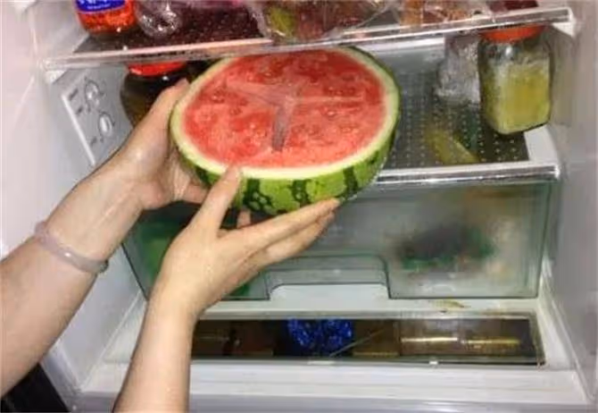 西瓜能放冰箱冷藏嗎?隔夜冰西瓜到底能不能吃?