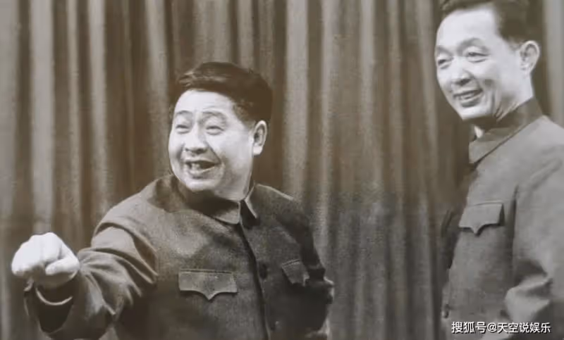馮鞏攜徒弟祭拜恩師馬季!賈玲缺席遭質疑,不掃墓前塵被諷走過程