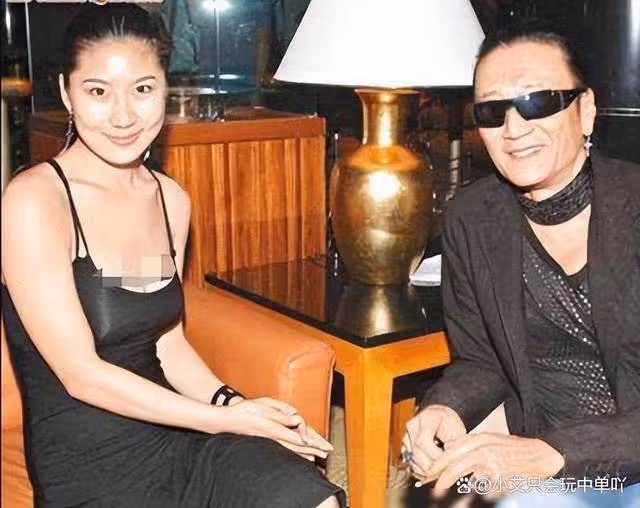 張柏芝大兒子私生活混亂?戀上46歲女教練,一起出行買生活用品
