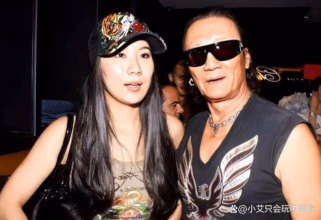張柏芝大兒子私生活混亂?戀上46歲女教練,一起出行買生活用品