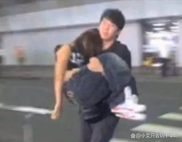 張柏芝大兒子私生活混亂？戀上46歲女教練，一起出行買生活用品