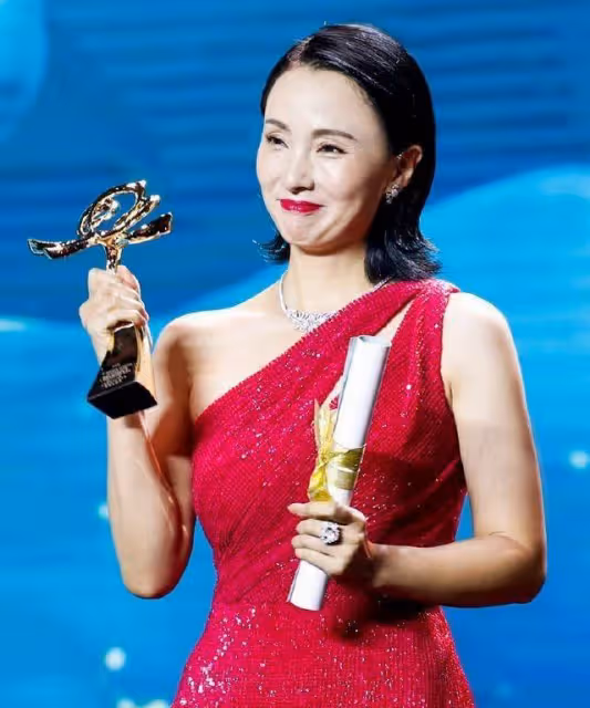 《黃雀在後》52歲陶虹風韻猶存!膚白貌美大長腿性感妖嬈