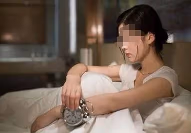 她換了容貌,切斷了和家人所有的聯繫,就是不想再做扶弟魔