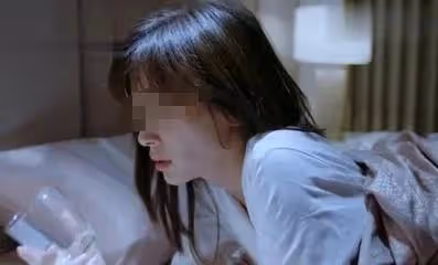 她換了容貌,切斷了和家人所有的聯繫,就是不想再做扶弟魔