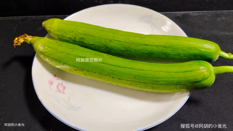 這菜2塊錢一根,卻全身是寶!春天「搶鮮」燉一鍋,高鉀好營養,滿口多汁下飯