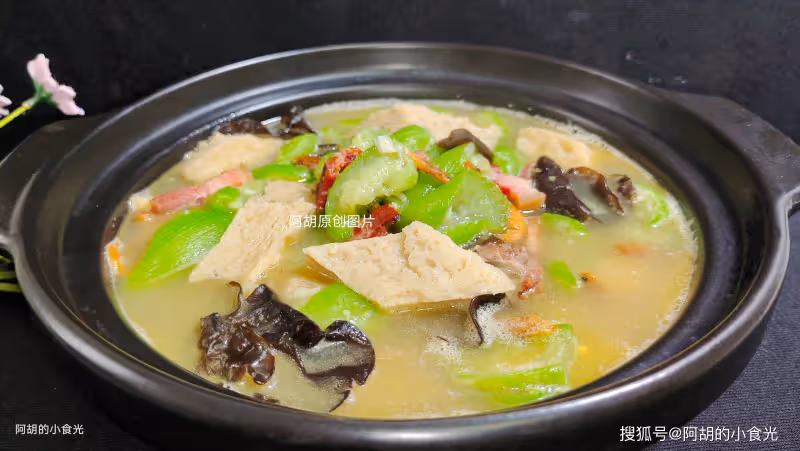 這菜2塊錢一根,卻全身是寶!春天「搶鮮」燉一鍋,高鉀好營養,滿口多汁下飯