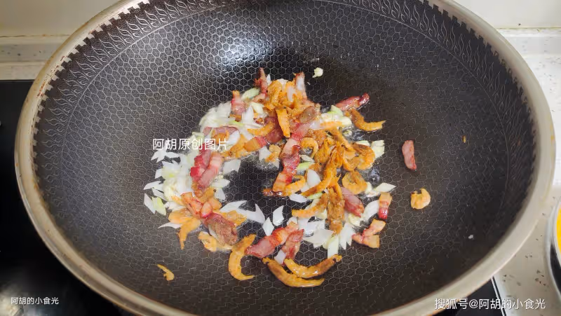 這菜2塊錢一根,卻全身是寶!春天「搶鮮」燉一鍋,高鉀好營養,滿口多汁下飯