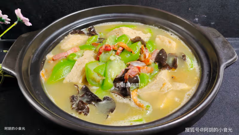 這菜2塊錢一根,卻全身是寶!春天「搶鮮」燉一鍋,高鉀好營養,滿口多汁下飯