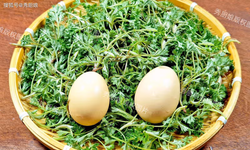 別拿這菜當野草了,春天用它煮雞蛋,祛濕散寒,養肝排毒不上火!