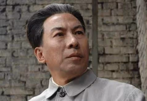 今晚開播!央八35集革命大劇來襲,國家一級演員領銜,想不火都難