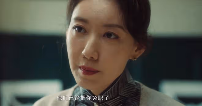 《追風者》直到沈圖南被革職後起復，蘇辭書才發現，蔣送劍的用意