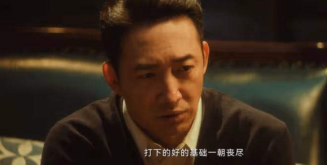 《追風者》直到沈圖南被革職後起復，蘇辭書才發現，蔣送劍的用意