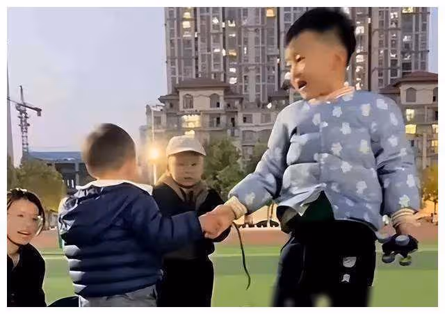 郭威,即便是呆子或逆子,也始終是許姚之子,過猶不及。