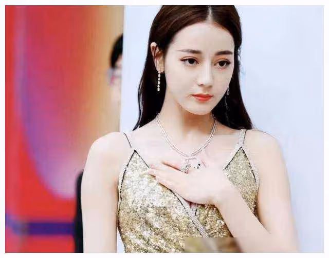 迪麗熱巴:走走停停,生活真實一瞥,你看懂她了嗎?