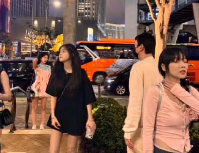 王思聰新玩伴顏值引熱議,不婚主義者的愛情觀再受關注