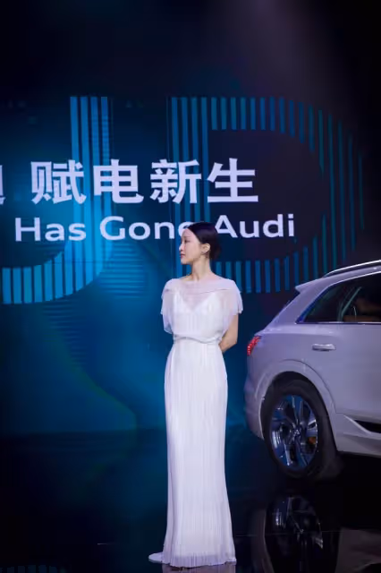 「周公子」周迅身材真挺好,身姿挺拔有氣質,看起來好有女人味