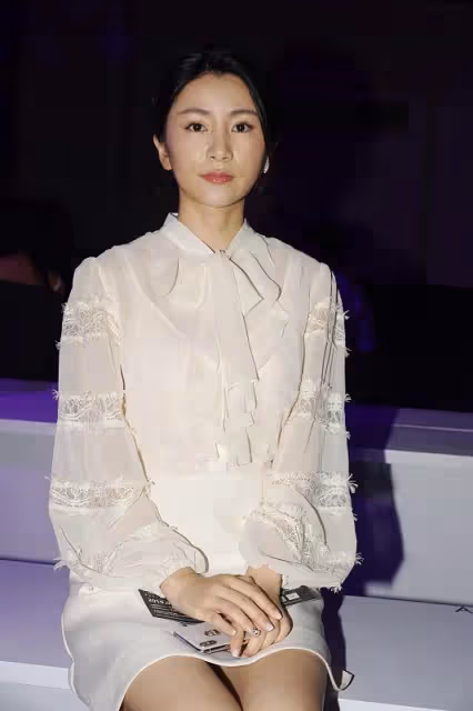 "魔音"劉庭羽狀態不真實,身穿仙氣白裙,怎麼看都不像年近40歲