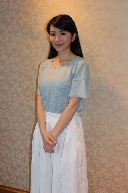 "魔音"劉庭羽狀態不真實,身穿仙氣白裙,怎麼看都不像年近40歲