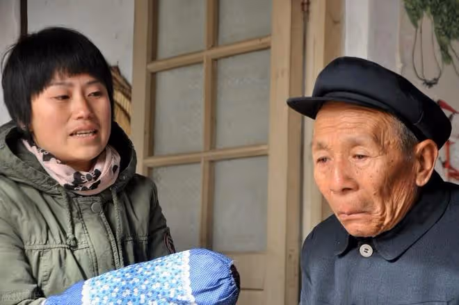 結婚後公公提出要兒媳回娘家住，兒媳提三個條件，公公沉默不語