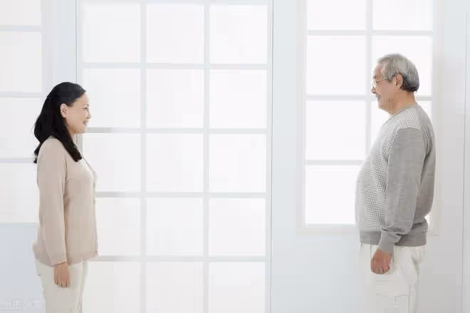 結婚後公公提出要兒媳回娘家住，兒媳提三個條件，公公沉默不語