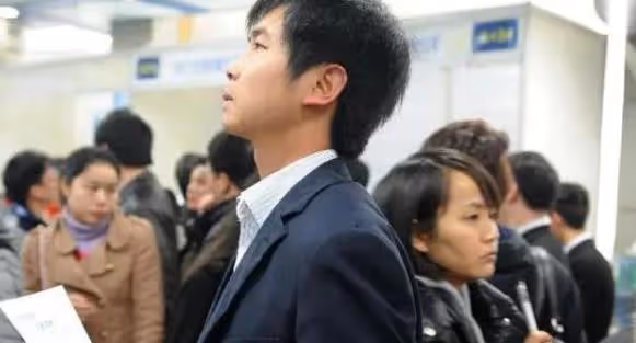 新型啃老出現了？父母還被蒙在鼓裡，反而認為孩子努力上進
