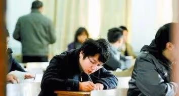新型啃老出現了？父母還被蒙在鼓裡，反而認為孩子努力上進