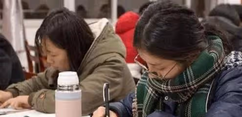 新型啃老出現了？父母還被蒙在鼓裡，反而認為孩子努力上進